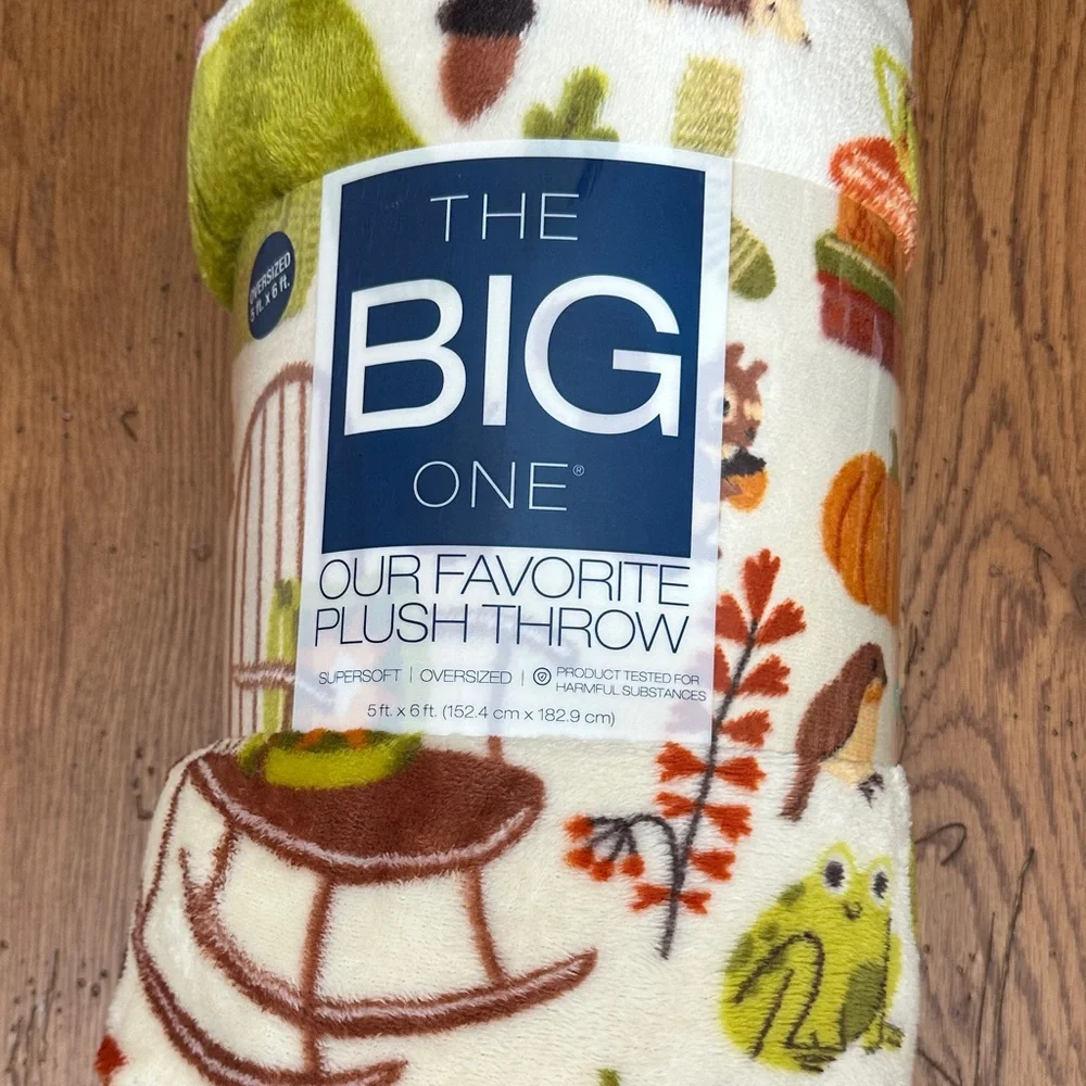 The Big One Plush Throw - Multicolor Autumn Design Woodland Animals